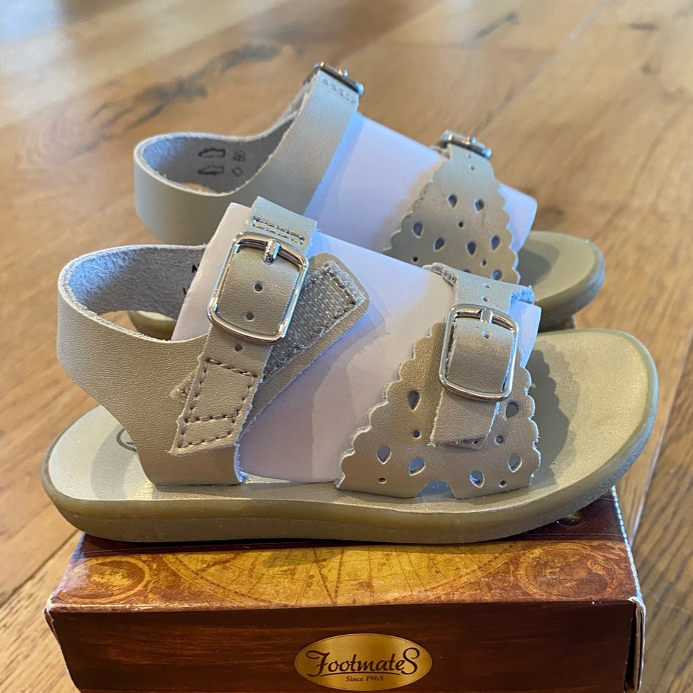 Gold Footnotes girls sandals, toddler size 6